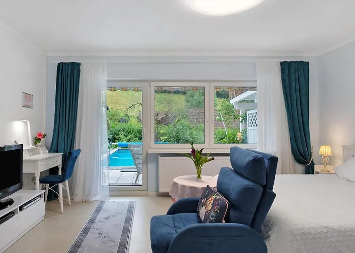 アパート Poolblick ヴァルトキルヒ