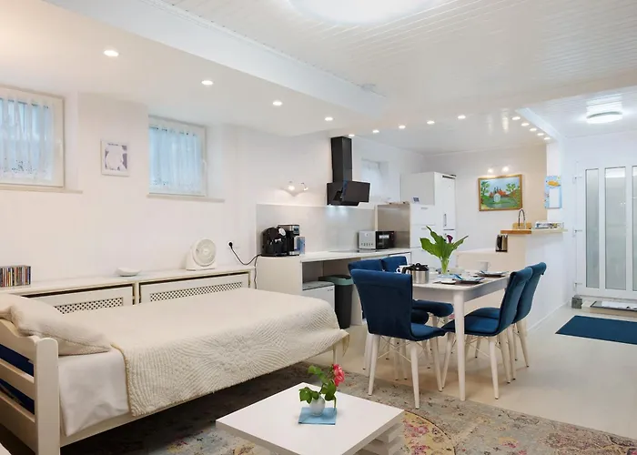 Poolblick アパート